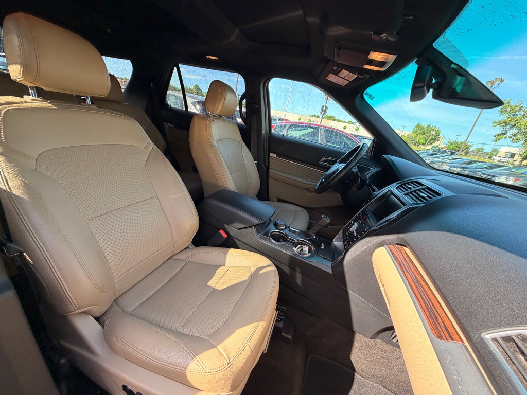 2016 Ford Explorer Image 9
