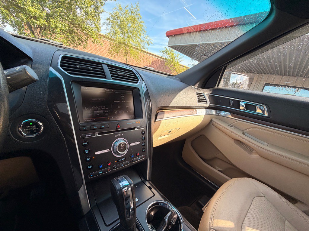 2016 Ford Explorer Image 11