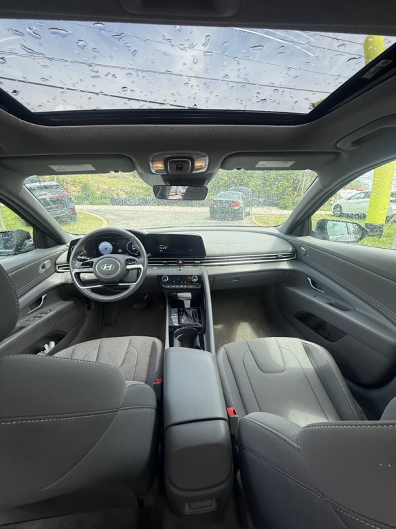 2025 Hyundai Elantra Image 8