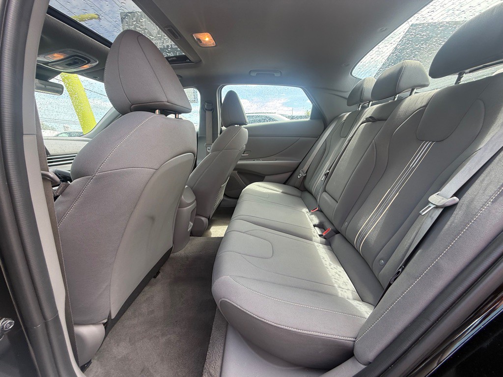 2025 Hyundai Elantra Image 9