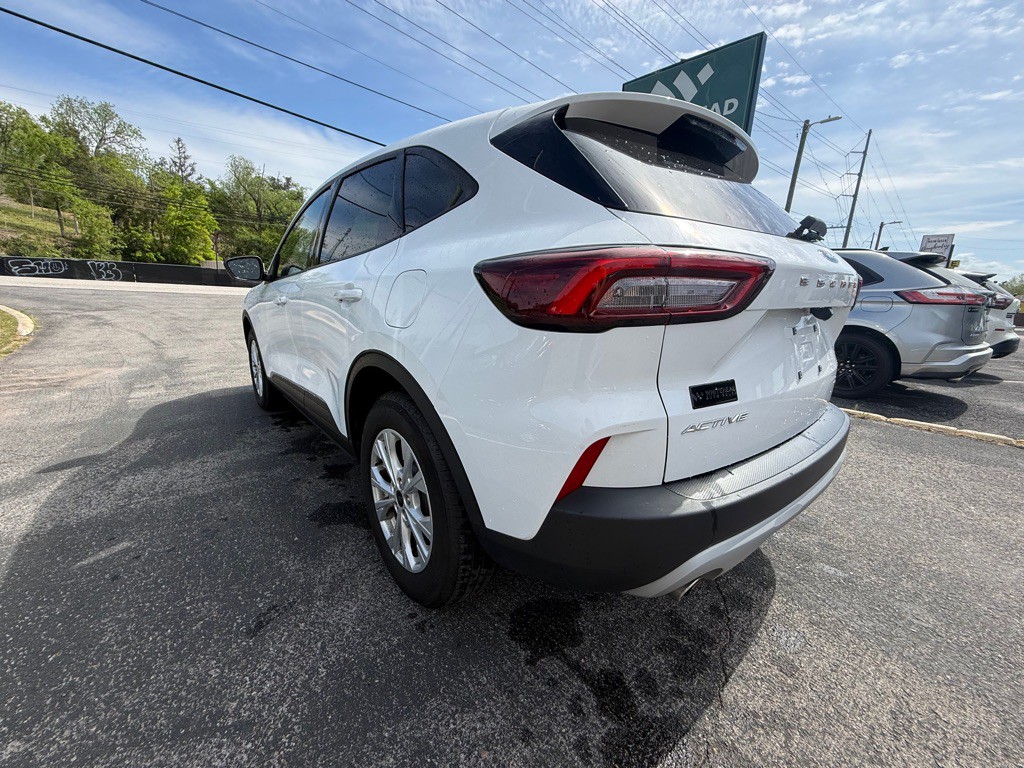 2025 Ford Escape Image 2