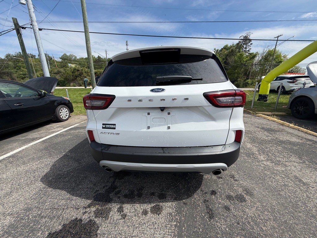 2025 Ford Escape Image 3