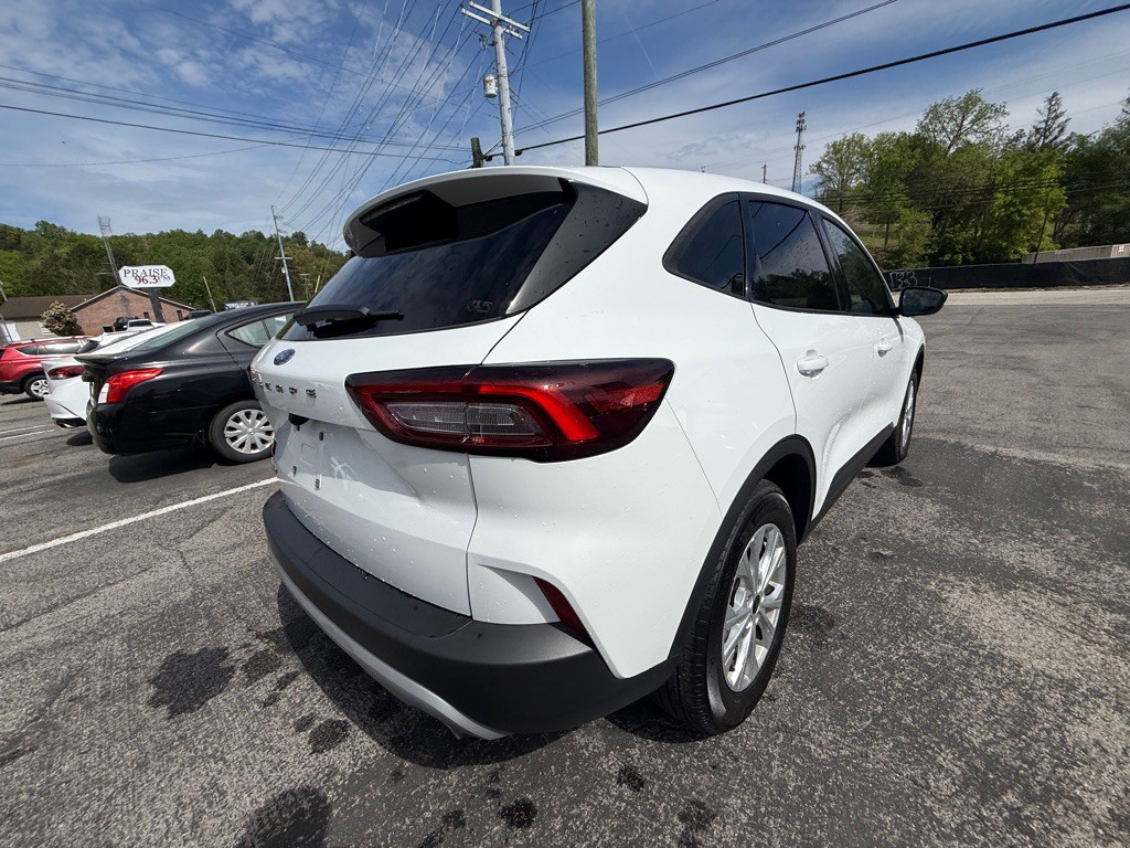 2025 Ford Escape Image 4