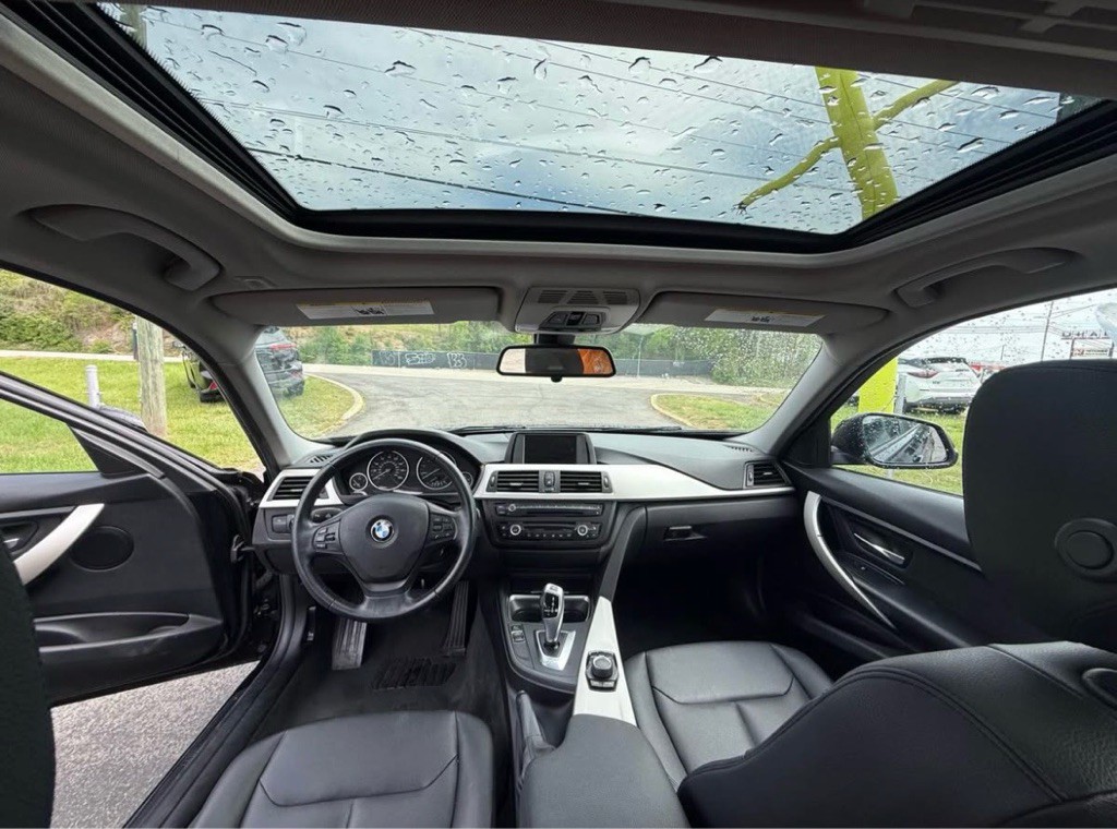 2015 BMW 3 Series Image 9