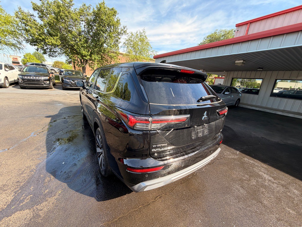 2025 Mitsubishi Outlander Image 4