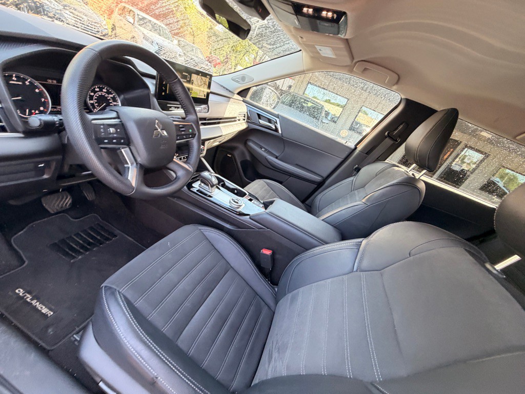 2025 Mitsubishi Outlander Image 10