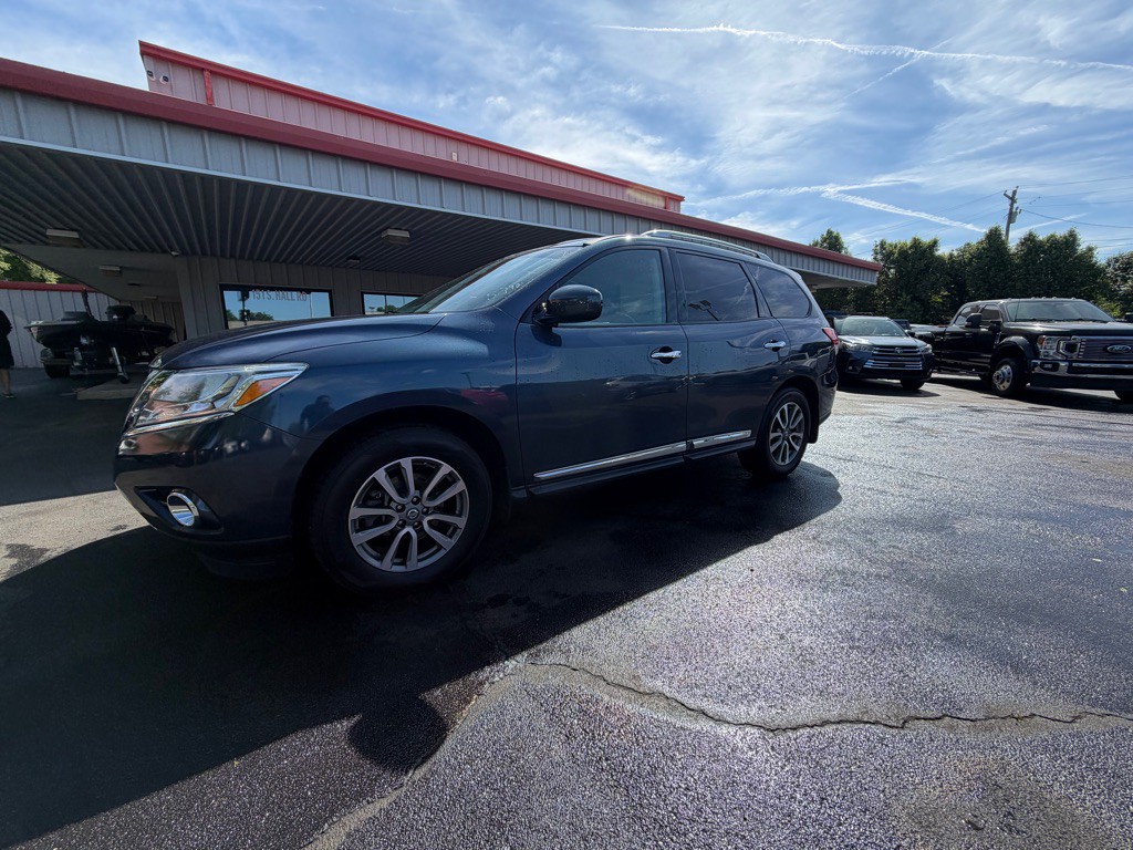 2014 Nissan Pathfinder Image 2