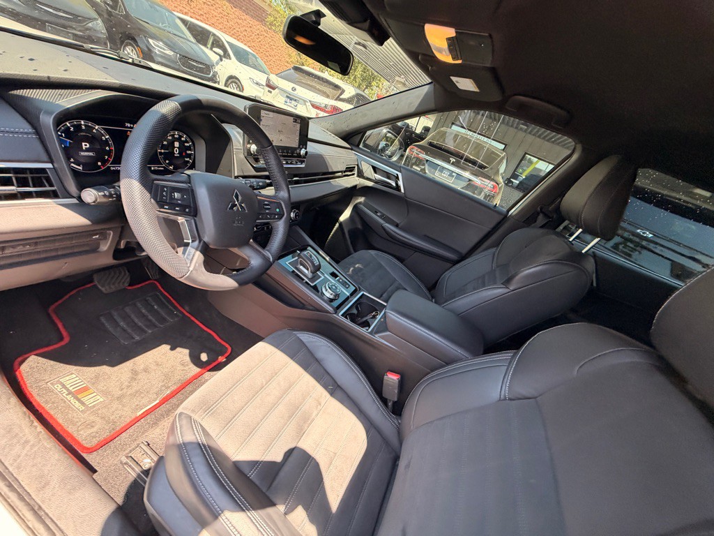 2023 Mitsubishi Outlander Image 9