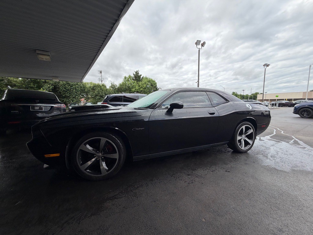 2012 Dodge Challenger Image 2