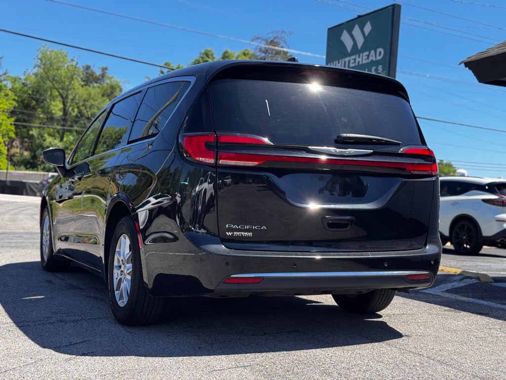 2023 Chrysler Pacifica Image 2