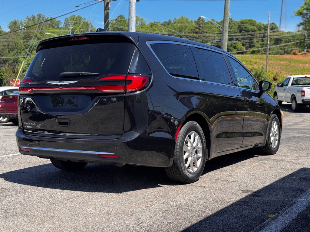 2023 Chrysler Pacifica Image 3