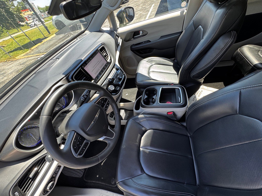 2023 Chrysler Pacifica Image 5