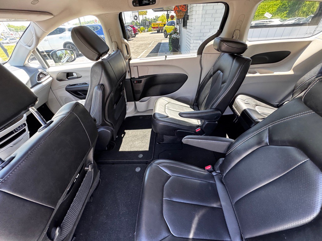 2023 Chrysler Pacifica Image 6