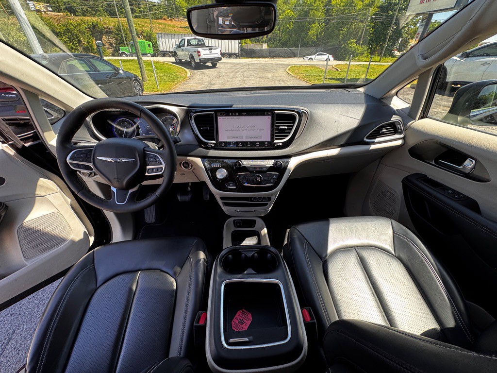 2023 Chrysler Pacifica Image 8