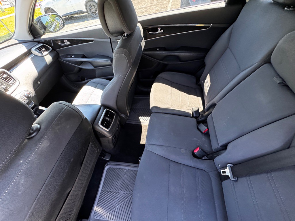 2016 Kia Sorento Image 7