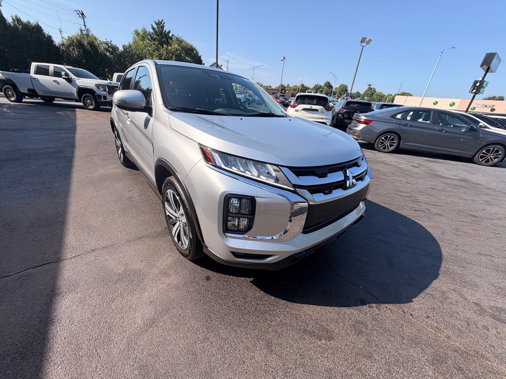 2025 Mitsubishi Outlander Image 3