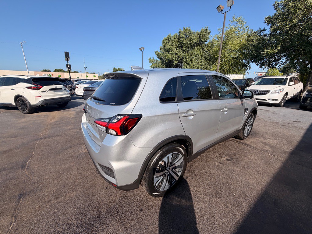 2025 Mitsubishi Outlander Image 4