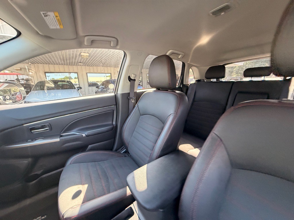 2025 Mitsubishi Outlander Image 7