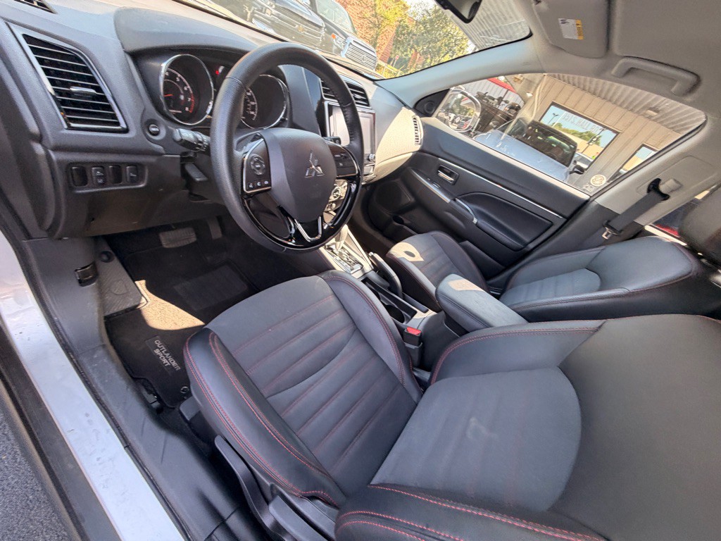 2025 Mitsubishi Outlander Image 8