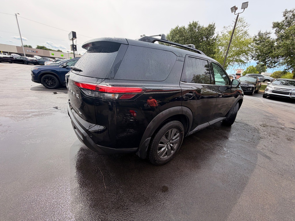 2024 Nissan Pathfinder Image 3