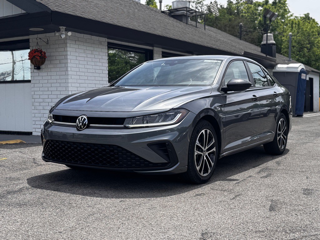 2025 Volkswagen Jetta Image 2