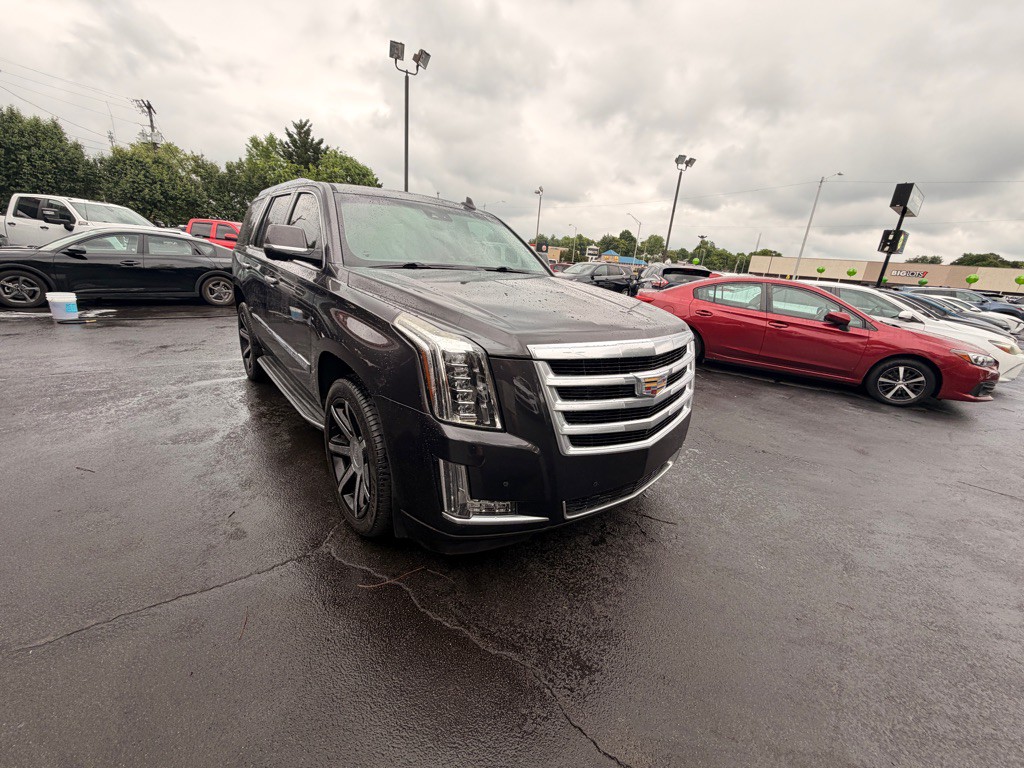 2016 Cadillac Escalade Image 2