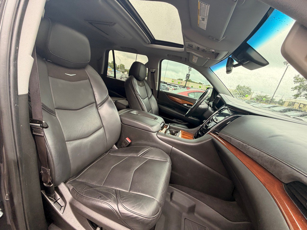 2016 Cadillac Escalade Image 8