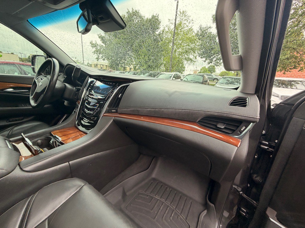 2016 Cadillac Escalade Image 9