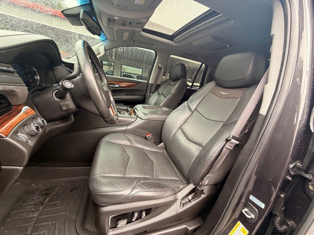 2016 Cadillac Escalade Image 10