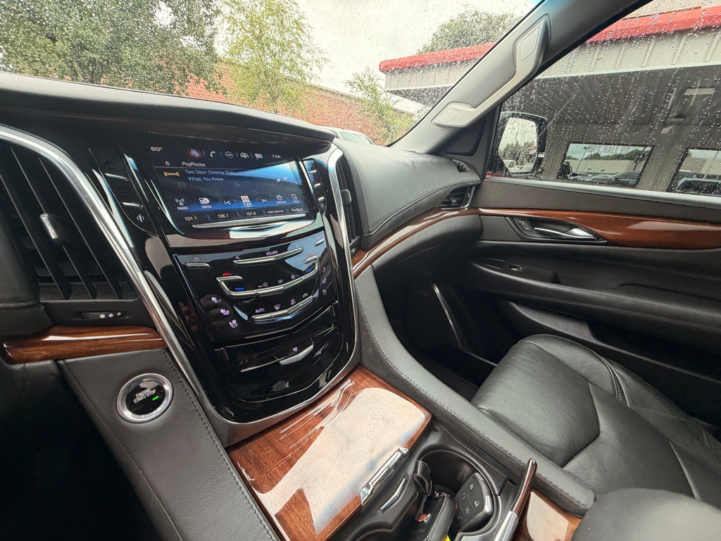 2016 Cadillac Escalade Image 12