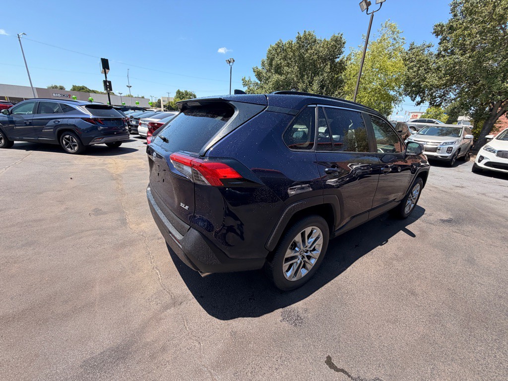 2019 Toyota Rav4 Image 3