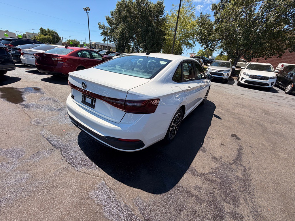 2025 Volkswagen Jetta Image 3