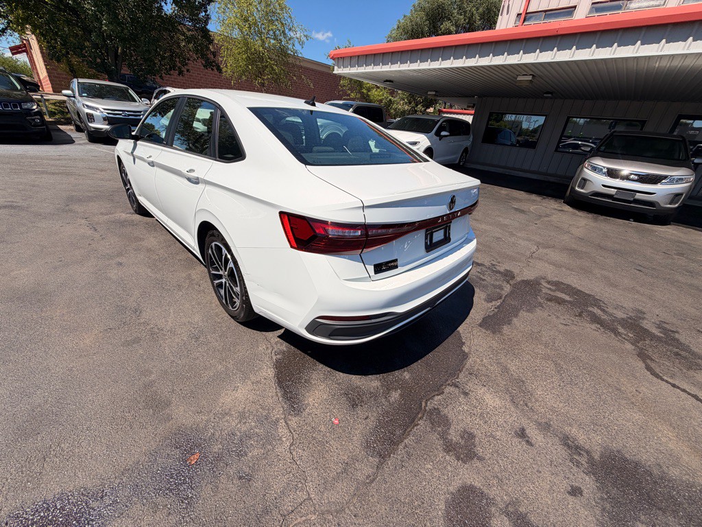 2025 Volkswagen Jetta Image 4