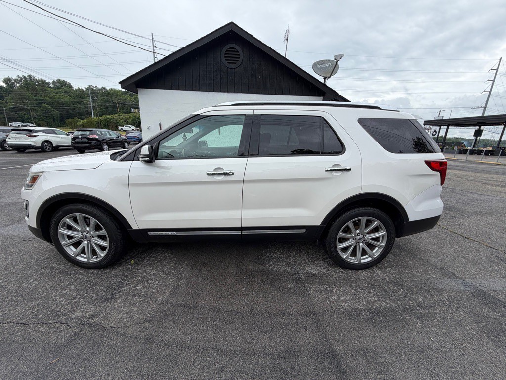 2016 Ford Explorer Image 2
