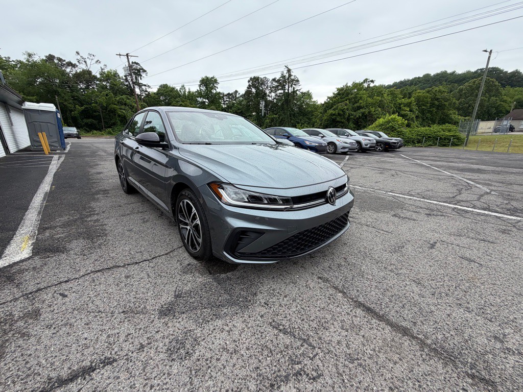 2025 Volkswagen Jetta Image 2