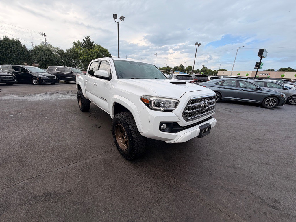 2016 Toyota Tacoma Image 2