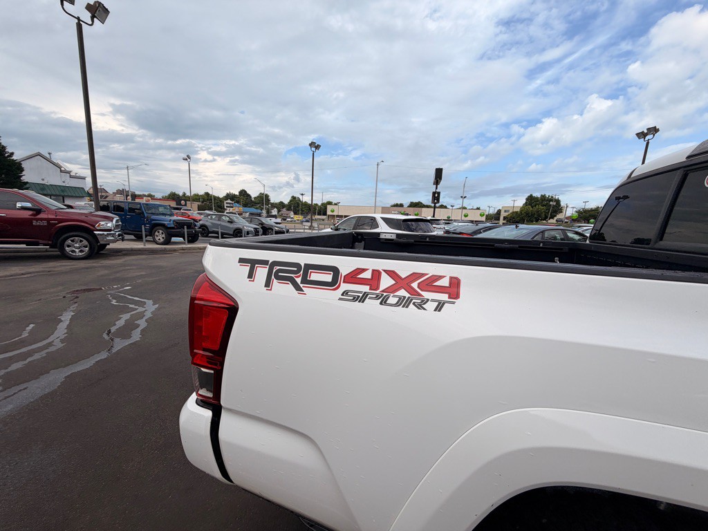 2016 Toyota Tacoma Image 4