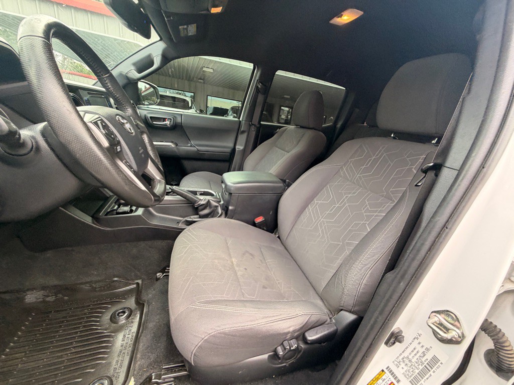 2016 Toyota Tacoma Image 10