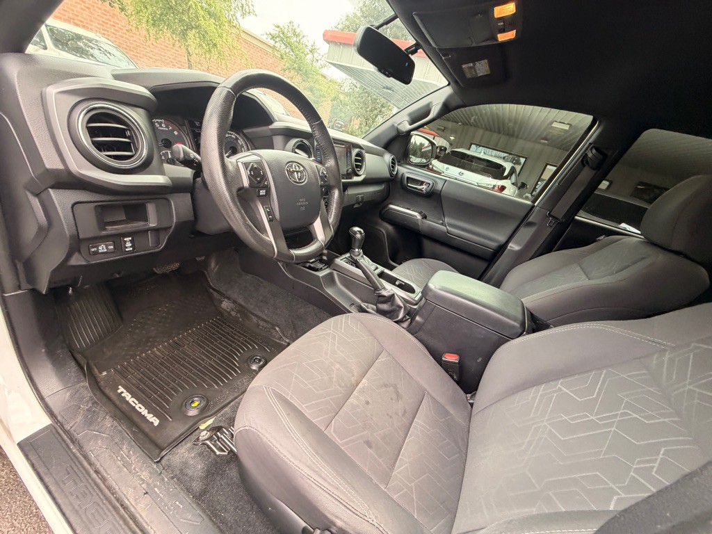 2016 Toyota Tacoma Image 12