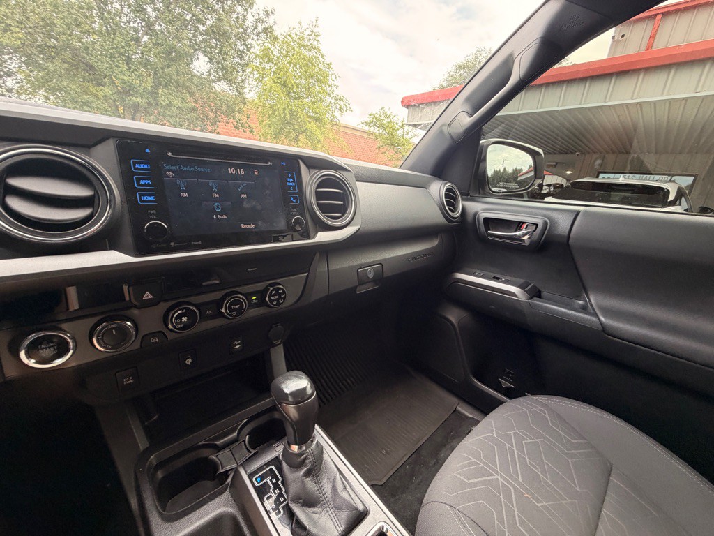 2016 Toyota Tacoma Image 13