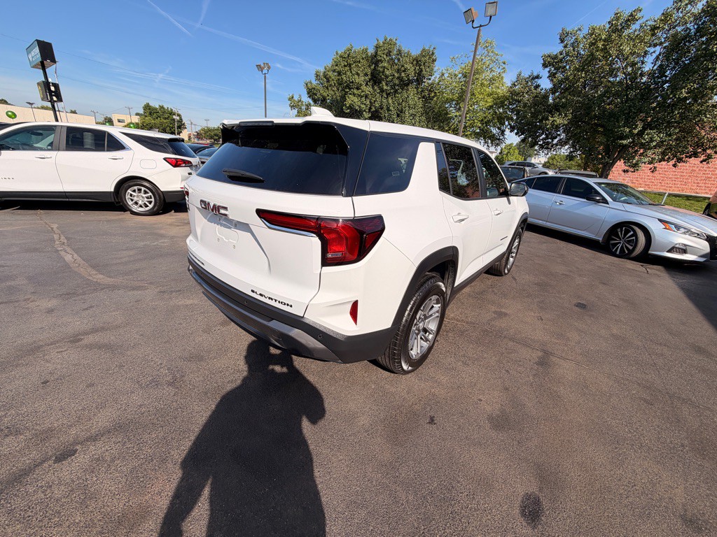 2025 GMC Terrain Image 3