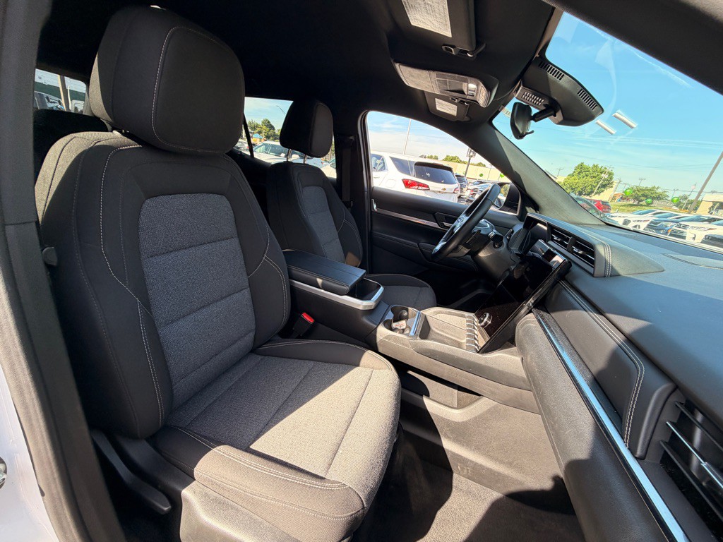 2025 GMC Terrain Image 8