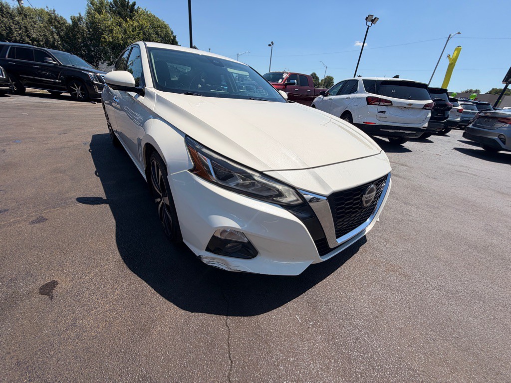 2020 Nissan Altima Image 2