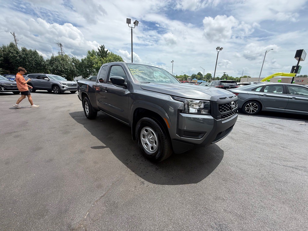 2025 Nissan Frontier Image 2