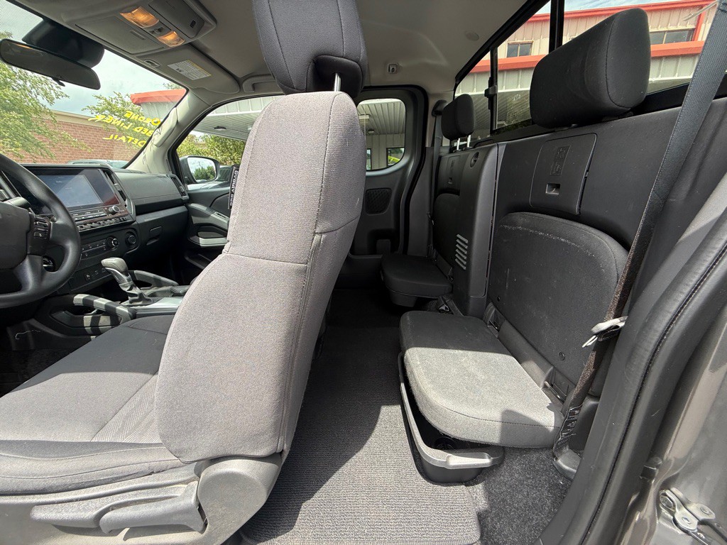 2025 Nissan Frontier Image 8