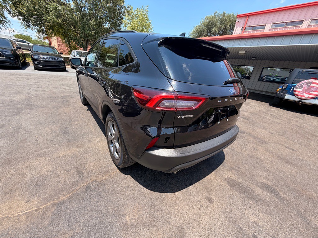 2025 Ford Escape Image 3