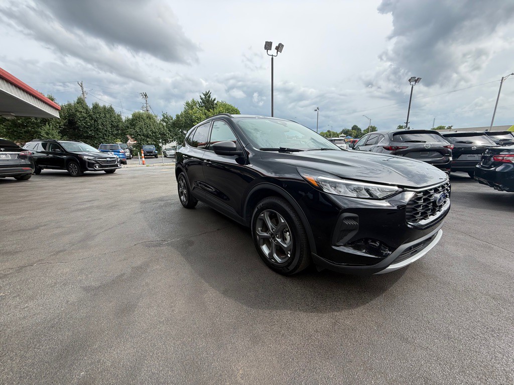 2025 Ford Escape Image 2