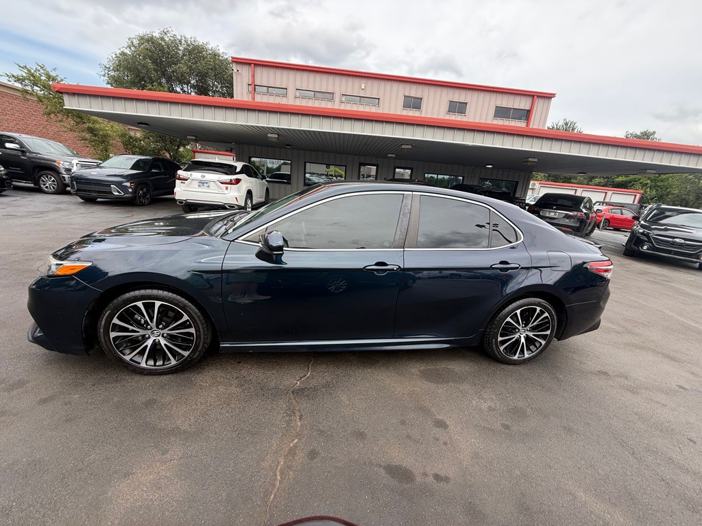 2018 Toyota Camry Image 9