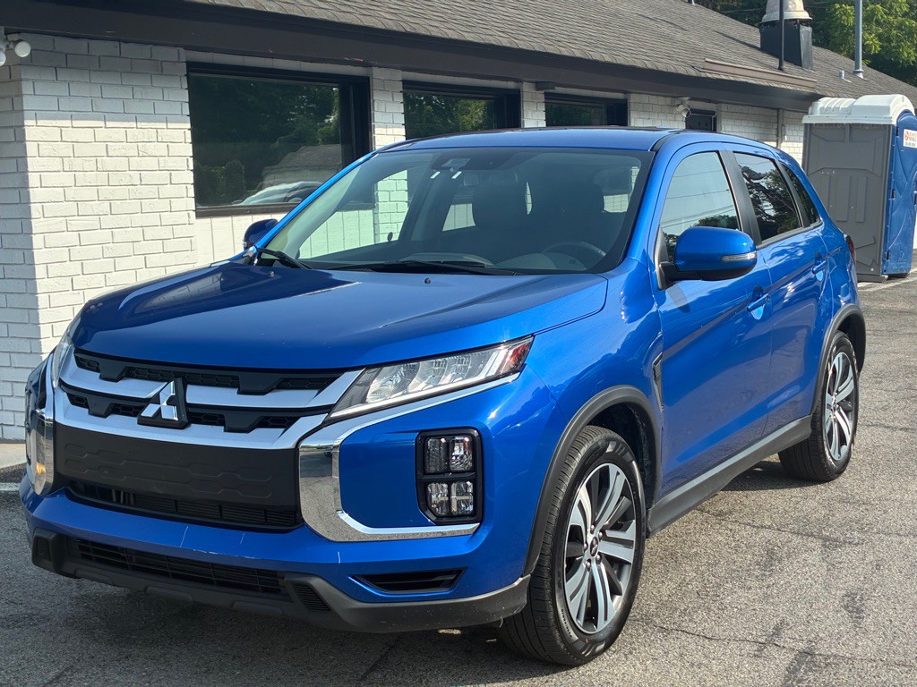 2025 Mitsubishi Outlander Image 2