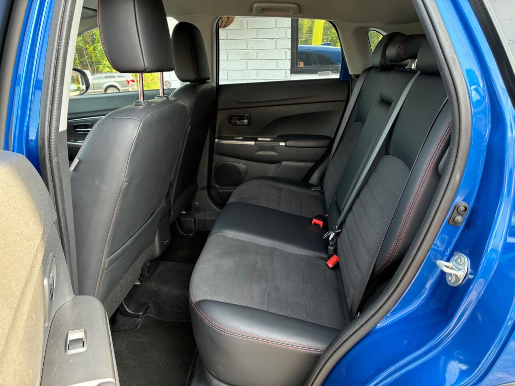 2025 Mitsubishi Outlander Image 8